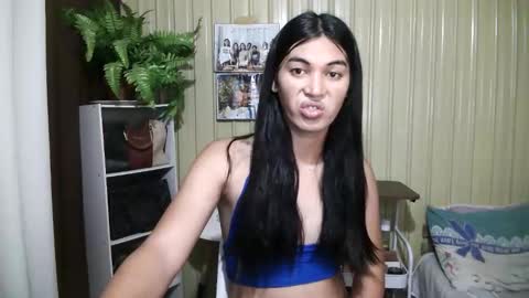 yoursubmissive_larah online show from May 14, 7:07 am