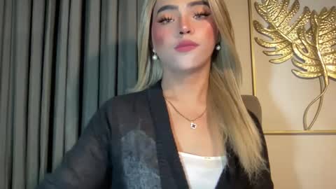 Miss Cali online show from December 6, 9:49 am