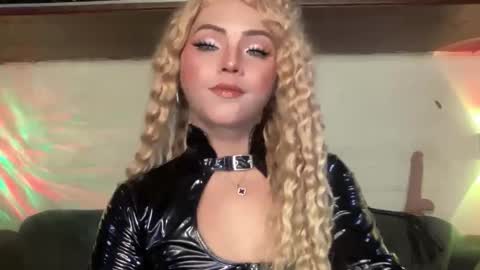 Miss Cali online show from October 25, 7:53 pm