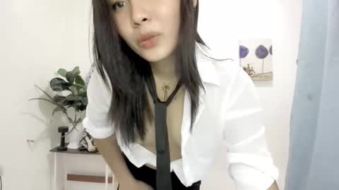 Yvonne online show from May 21, 6:42 am