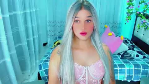 zoeschmmit online show from May 7, 2:40 am