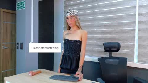 Zoey online show from May 3, 1:04 pm