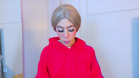 Zoey online show from May 9, 11:17 am