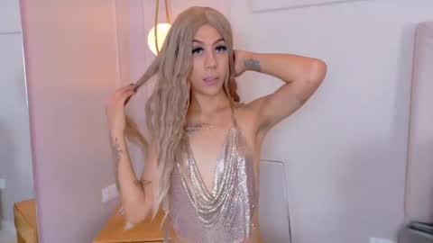 Zoey online show from May 19, 11:50 am