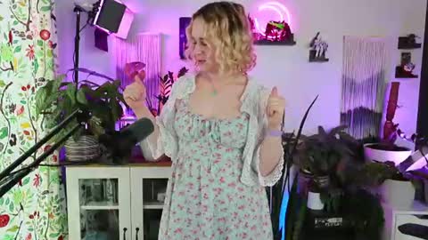 Zoey Ryan online show from June 9, 5:56 pm
