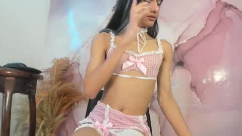 Zuri Lux online show from December 4, 9:30 pm