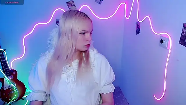 Emily Nyaffee online show from October 28, 9:23 pm