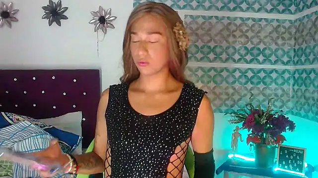 valeryhotts online show from January 6, 10:37 pm