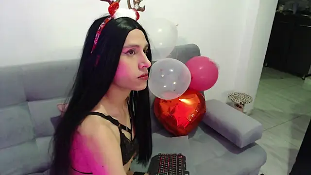 Snapshot of Ari-Hall chatting on December 15, 12:18 am Ari-Hall online show from December 15, 12:18 am