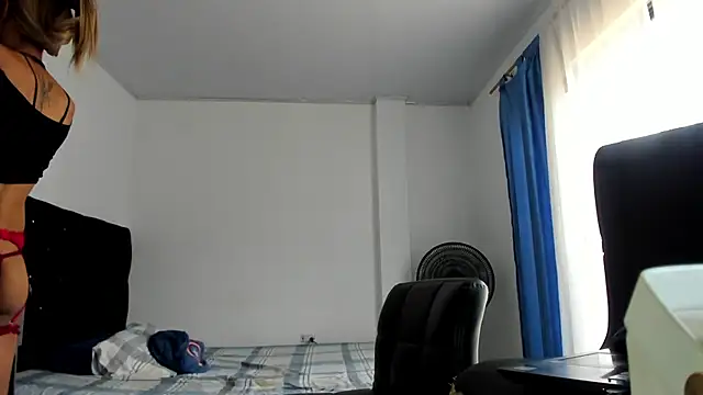 xmissinchesxx online show from May 26, 7:22 pm