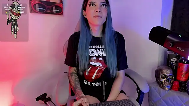 sofi pretty uwu- online show from May 16, 12:52 am