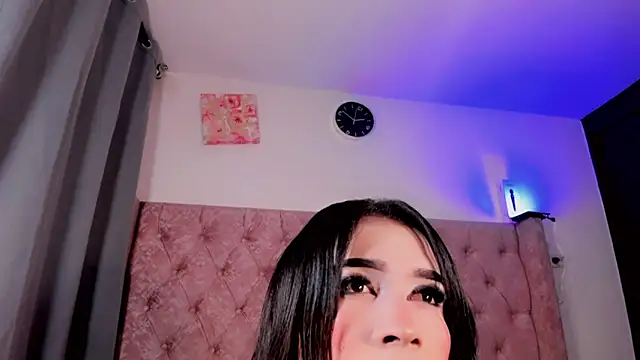 kimMaddiee online show from May 27, 5:04 am