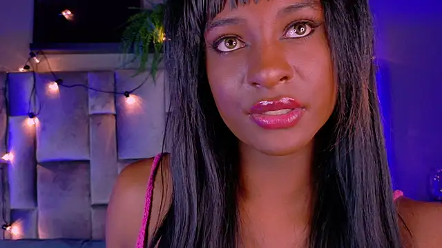 Snapshot of nahomi_campbell chatting on October 14, 7:47 pm nahomi campbell online show from October 14, 7:47 pm