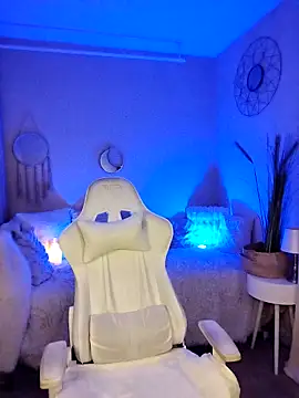 Luna Kitanna online show from May 5, 9:32 pm