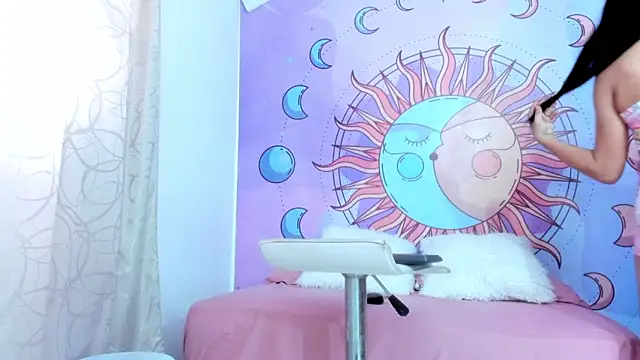 luna hoott online show from May 7, 2:35 pm