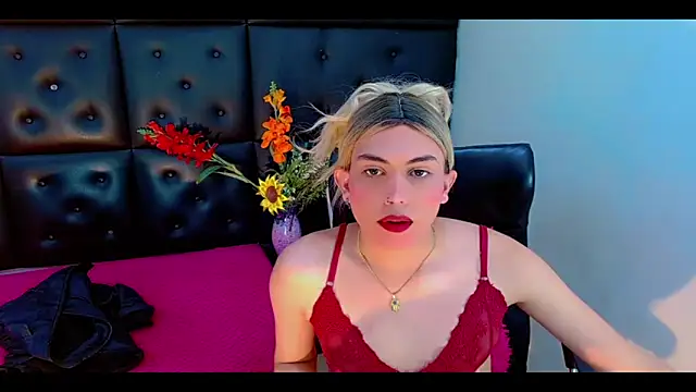 Daniela Pink  online show from February 10, 7:10 pm