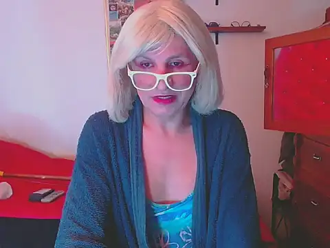 LorenJade online show from December 15, 8:10 am