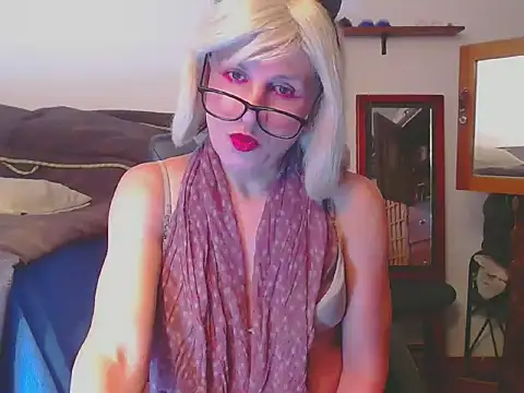 LorenJade online show from May 2, 9:25 am