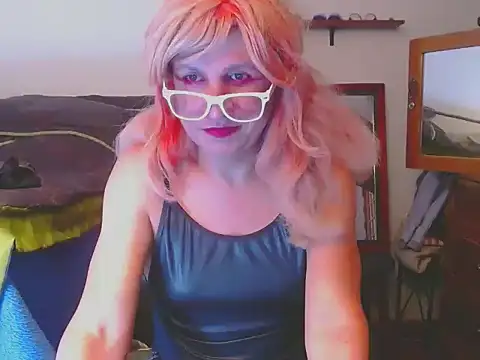 LorenJade online show from May 15, 8:00 am