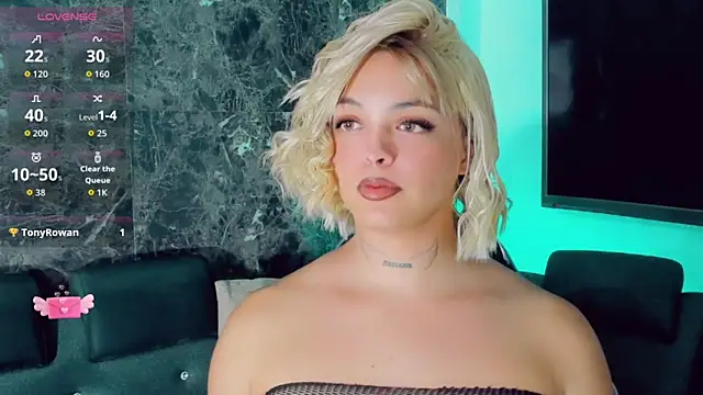 Emmaa Saenz  online show from April 27, 11:36 pm