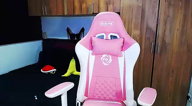 Snapshot of sweet_temptation25 chatting on December 20, 9:06 pm sweet temptation25 online show from December 20, 9:06 pm