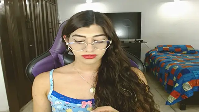 engielphoenis14 online show from June 13, 6:02 am