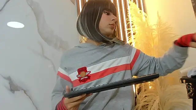 Tiff Valentine online show from March 14, 9:04 pm