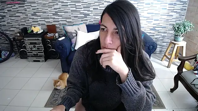 VioletaGomezCo online show from May 15, 1:19 pm