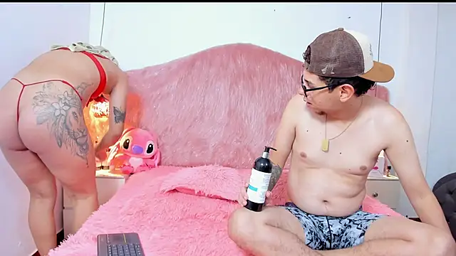 Derek and Skarlet online show from November 17, 3:56 pm