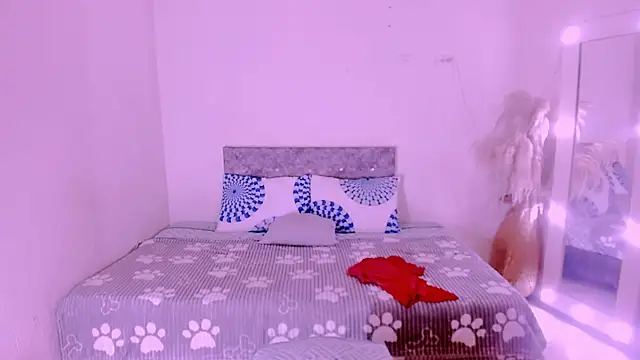 carolinemiller7 online show from May 15, 6:00 am