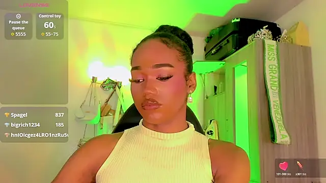 naomy  xx online show from May 13, 4:43 am