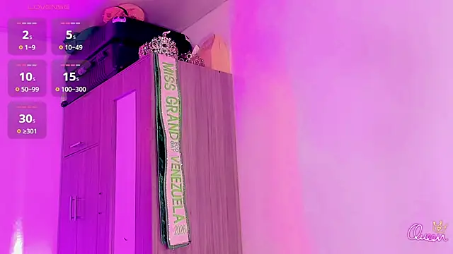 naomy  xx online show from May 19, 3:46 am