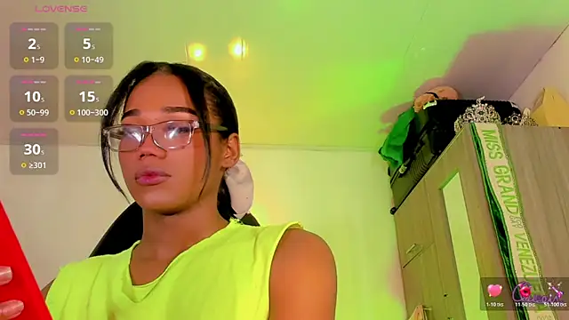 naomy  xx online show from May 21, 3:57 am