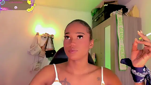 naomy  xx online show from May 27, 11:13 pm