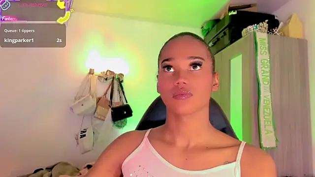 naomy  xx online show from May 29, 3:38 am