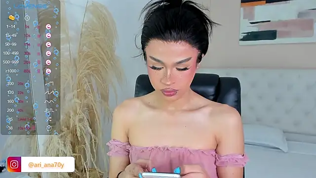 Snapshot of LOISE-XX chatting on September 18, 5:13 am LOISE-XX online show from September 18, 5:13 am