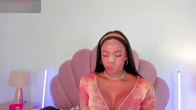 Nicole Paradise online show from April 29, 2:55 pm