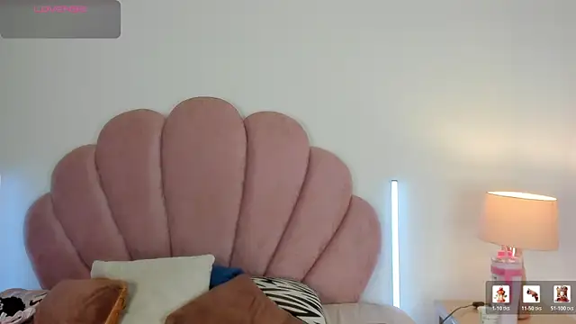 Nicole Paradise online show from May 21, 1:07 pm