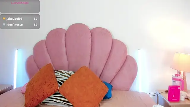 Nicole Paradise online show from May 23, 1:18 pm