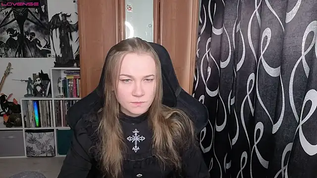 stellablondy online show from June 25, 1:15 pm