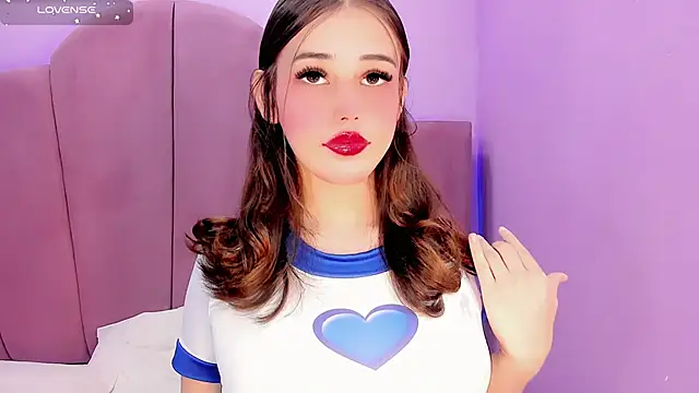 ValeriaAguilar online show from May 6, 11:11 pm