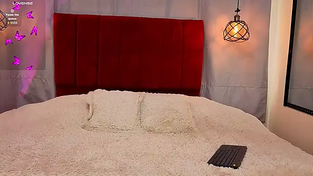 Megan Do Santos online show from February 27, 9:32 pm