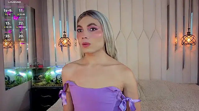 Megan Do Santos online show from May 14, 7:44 pm