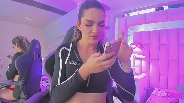 mariiahneedles online show from May 3, 10:14 pm