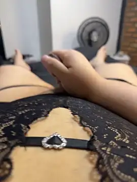 valenthottie online show from April 26, 10:30 pm