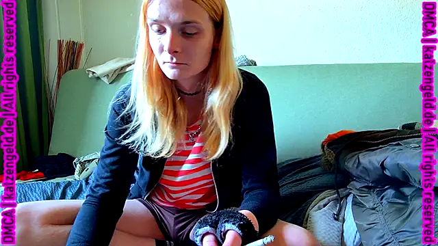 Snapshot of emma_neko chatting on March 8, 12:20 pm emma neko online show from March 8, 12:20 pm