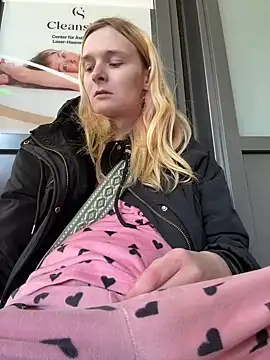 Snapshot of emma_neko chatting on March 17, 11:05 am emma neko online show from March 17, 11:05 am