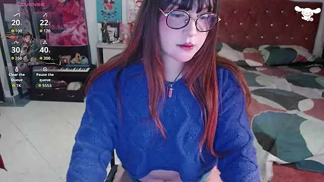 Snapshot of Avril2001 chatting on September 18, 1:33 am Avril2001 online show from September 18, 1:33 am