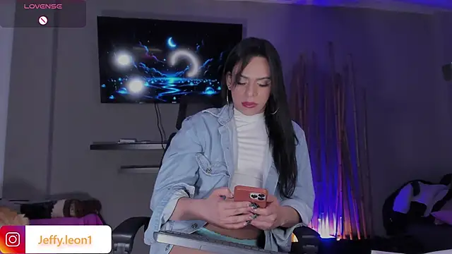 danna v online show from October 31, 4:33 am