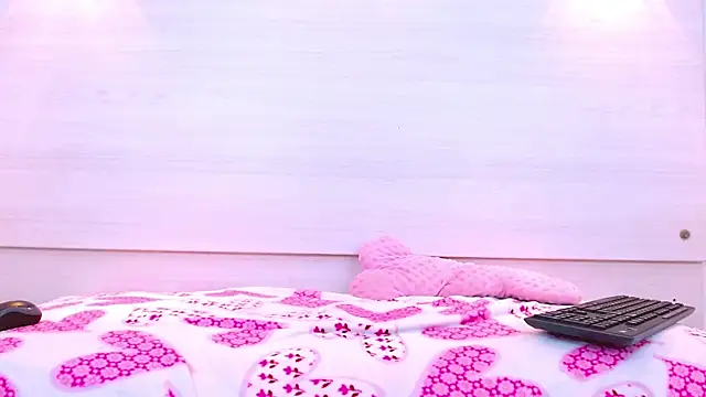 AndreaGil  online show from November 11, 6:10 pm